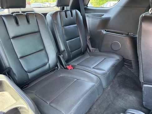 Used 2016 Ford Explorer XLT w/ Equipment Group 202A AWD/4WD image 7