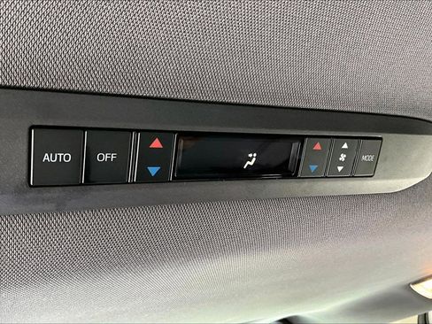 Used 2023 Toyota Sienna XLE FWD image 34