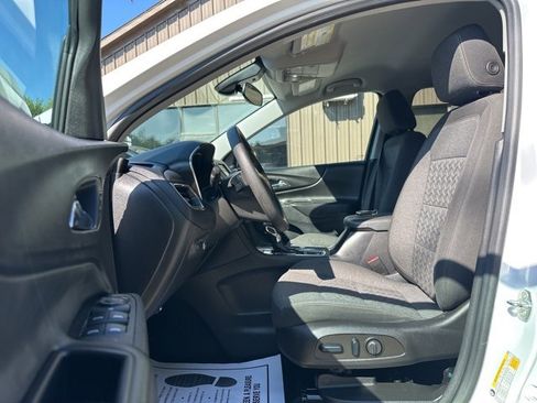 Used 2023 Chevrolet Equinox LT image 11