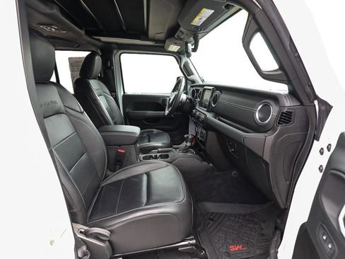 Used 2023 Jeep Wrangler Unlimited Sahara w/ Cold Weather Group AWD/4WD image 22