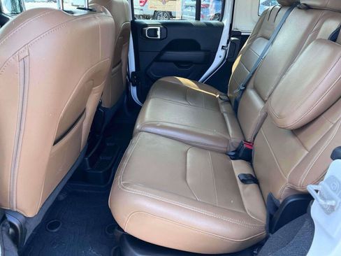 Used 2021 Jeep Wrangler Unlimited Sahara w/ Cold Weather Group AWD/4WD image 18