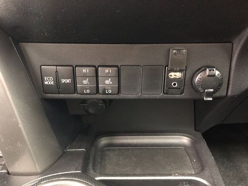 Used 2016 Toyota RAV4 SE image 16