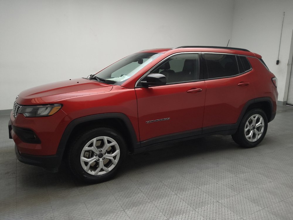 Used 2025 Jeep Compass Latitude w/ Sun & Sound Group AWD/4WD image 2