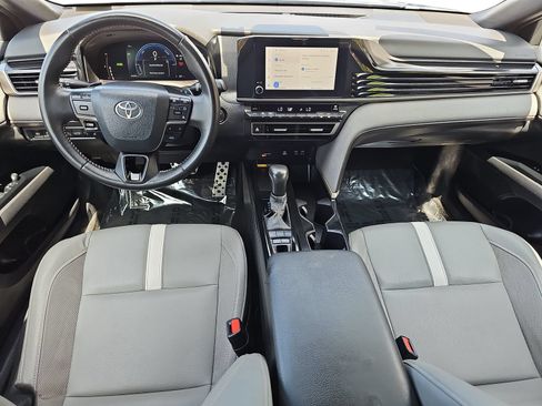Used 2025 Toyota Camry SE w/ Convenience Package FWD image 9