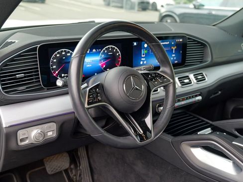 Used 2024 Mercedes-Benz GLS 450 4MATIC image 21