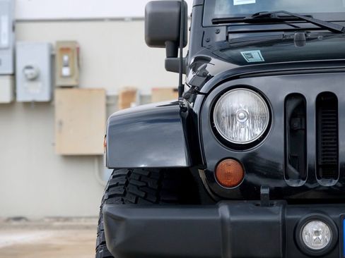 Used 2013 Jeep Wrangler Unlimited Rubicon w/ Connectivity Group image 18