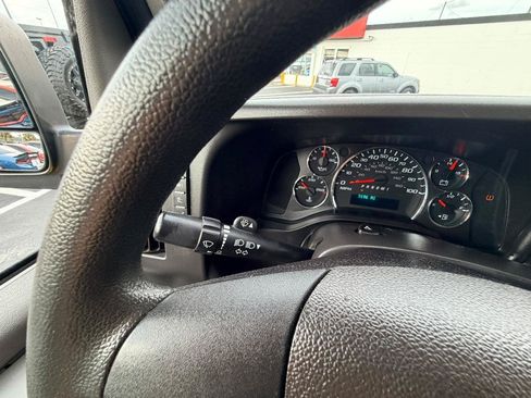 Used 2020 Chevrolet Express 2500 RWD image 20