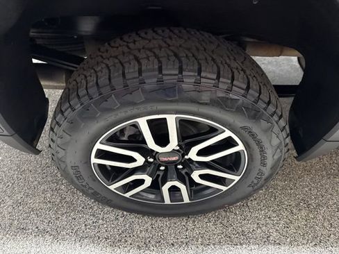 Used 2023 GMC Sierra 1500 AT4 w/ Technology Package AWD/4WD image 23