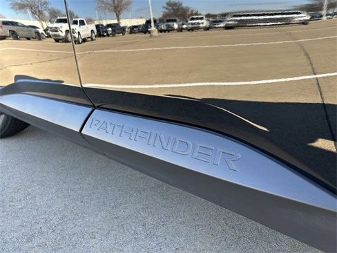Used 2024 Nissan Pathfinder S image 7