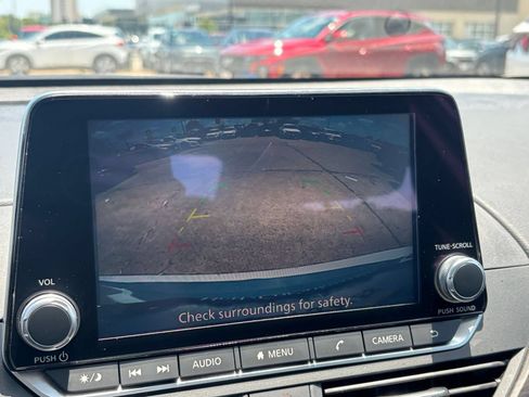 Used 2025 Nissan Altima 2.5 SV FWD image 23