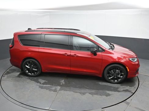 New 2026 Chrysler Pacifica Select w/ S Appearance Package FWD image 32