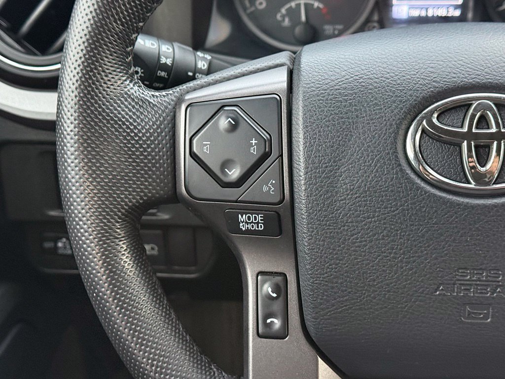 Used 2018 Toyota Tacoma TRD Sport w/ Technology Package AWD/4WD image 9