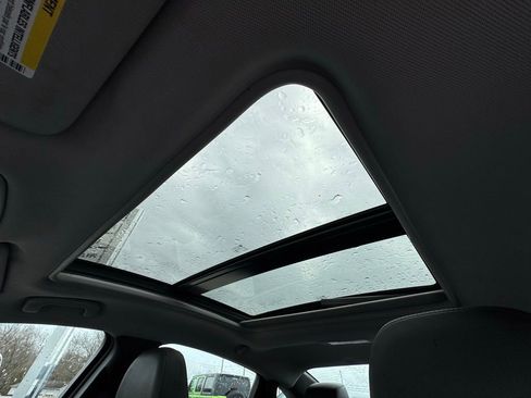 Used 2020 Chevrolet Malibu Premier image 28