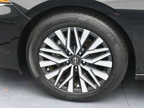 Used 2024 Nissan Altima 2.5 SV FWD image 7
