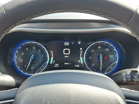 Used 2024 Chrysler Pacifica Touring-L FWD image 21