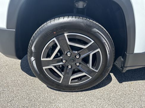 New 2026 Jeep Cherokee Laredo AWD/4WD image 18