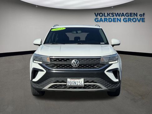 Used 2022 Volkswagen Taos SE image 2