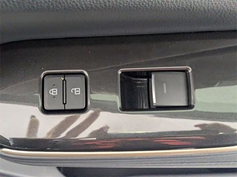 Used 2025 Toyota Crown XLE image 32