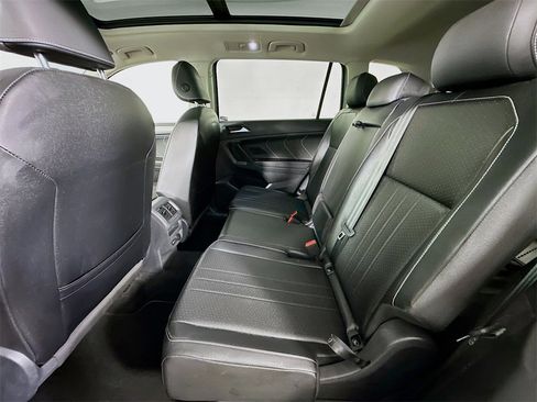 Used 2023 Volkswagen Tiguan SE w/ Panoramic Sunroof Package image 4