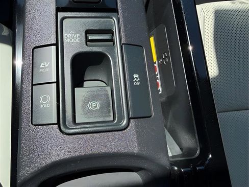 Used 2024 Toyota Prius XLE image 40