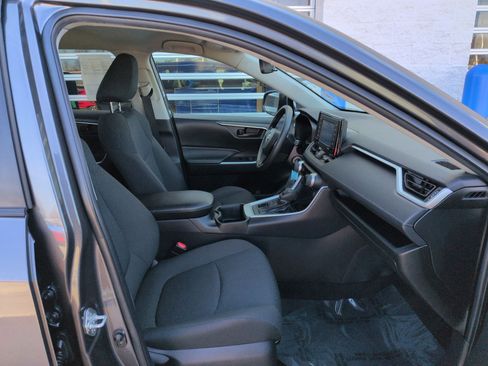 Used 2022 Toyota RAV4 LE image 27