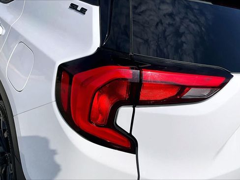 Used 2021 GMC Terrain SLE w/ Driver Convenience Package FWD image 28
