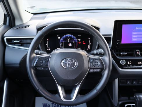 Used 2024 Toyota Corolla Cross XLE FWD image 22