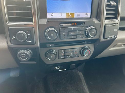 Used 2018 Ford F150 XLT w/ Equipment Group 302A Luxury AWD/4WD image 19