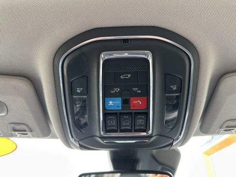 Used 2024 Jeep Grand Cherokee Limited AWD/4WD image 36