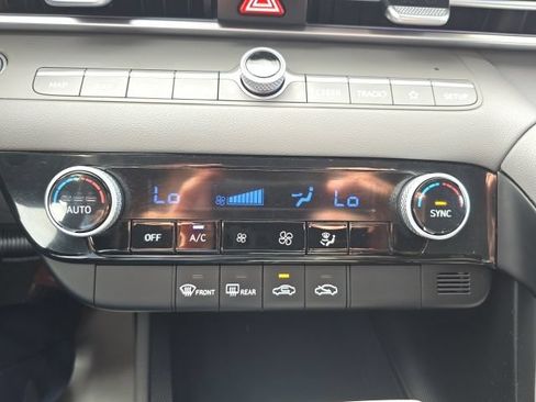 Used 2024 Hyundai Elantra SEL FWD image 15