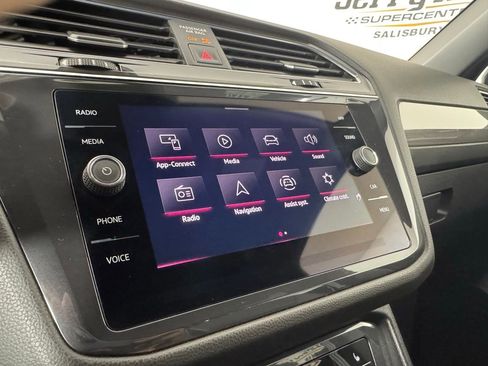 Used 2023 Volkswagen Tiguan SE R-Line FWD image 21