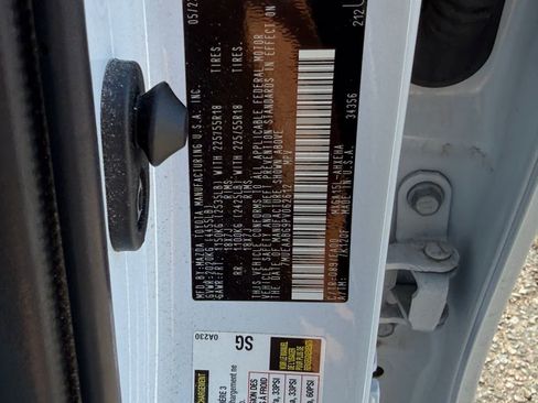 Used 2023 Toyota Corolla Cross XLE AWD/4WD image 21