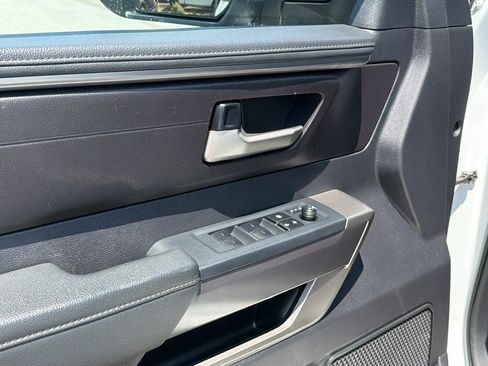 Used 2022 Toyota Tundra SR5 w/ SR5 Convenience Package AWD/4WD image 15
