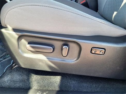 Used 2020 Toyota Tacoma V6 image 11