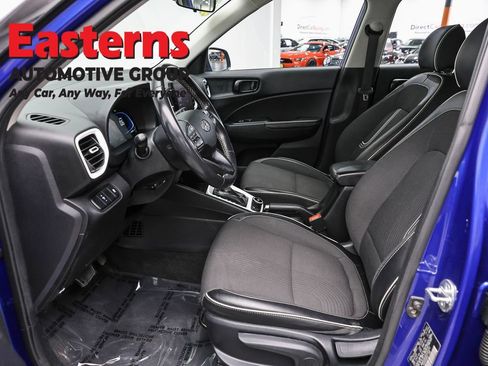 Used 2023 Hyundai Venue Limited w/ Cargo Package FWD image 14