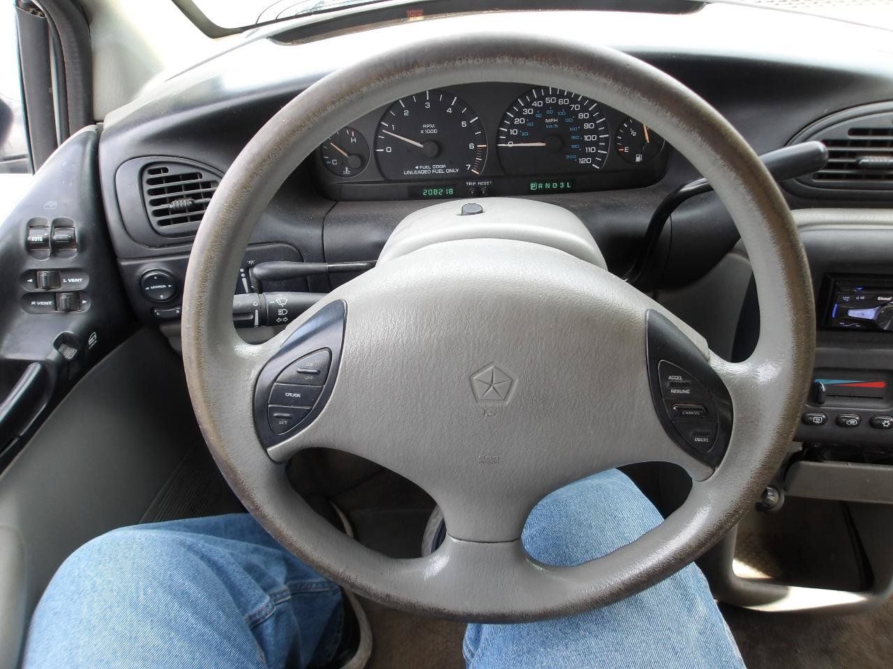Used 1999 Plymouth Voyager FWD image 13