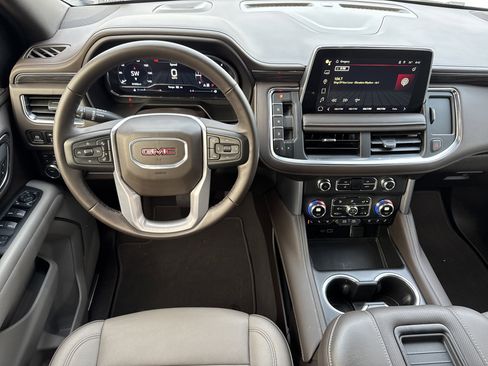 Used 2024 GMC Yukon XL SLT w/ SLT Luxury Package image 18