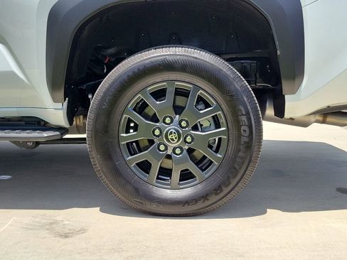 Used 2025 Toyota 4Runner SR5 AWD/4WD image 4
