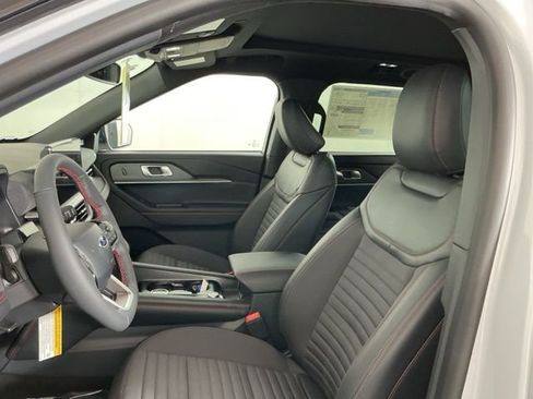 New 2026 Ford Explorer ST-Line w/ ST-Line Street Pack AWD/4WD image 17