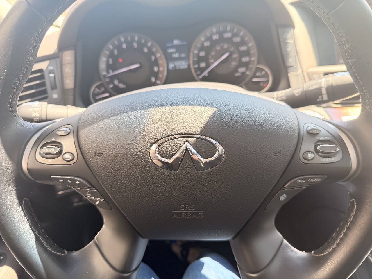Used 2015 INFINITI Q70 L 3.7 w/ Deluxe Touring Package AWD/4WD image 21