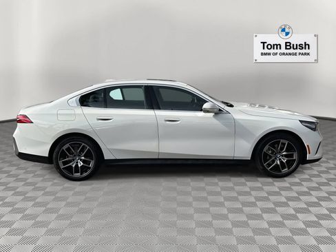 Used 2025 BMW i5 eDrive40i w/ Premium Package image 4