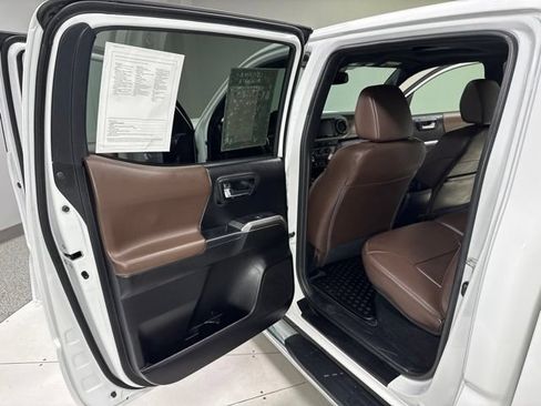 Used 2020 Toyota Tacoma Limited AWD/4WD image 29
