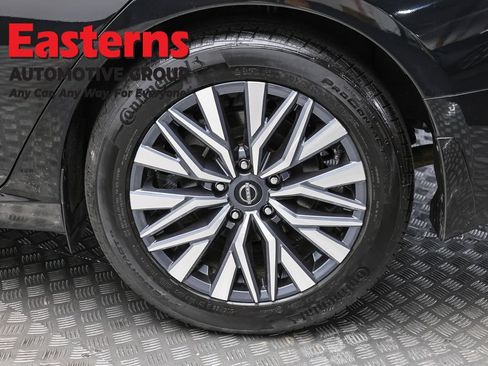 Used 2023 Nissan Altima 2.5 SV FWD image 8