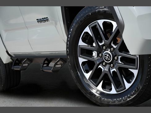 Used 2024 Toyota Tundra Limited AWD/4WD image 12