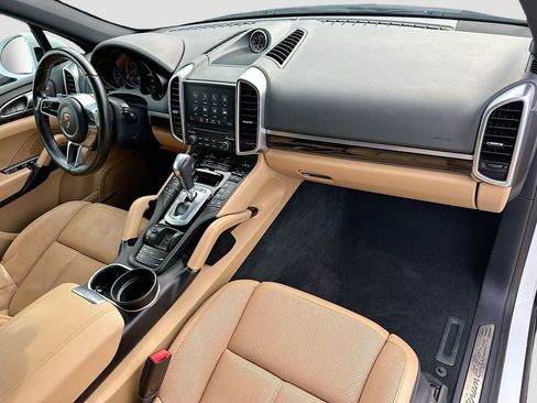 Used 2017 Porsche Cayenne Platinum Edition image 35