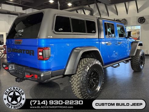 Used 2024 Jeep Gladiator Rubicon w/ Technology Group AWD/4WD image 15