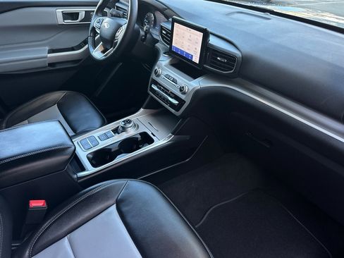 Certified 2022 Ford Explorer XLT w/ Equipment Group 202A image 16