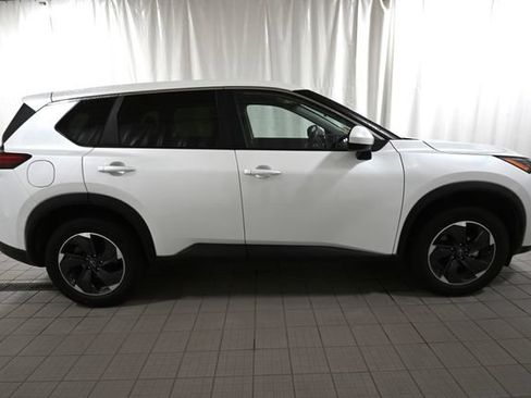 Used 2025 Nissan Rogue SV AWD/4WD image 15