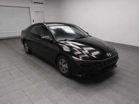 Used 2025 Hyundai Elantra SE FWD image 11