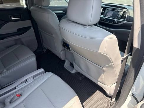 Used 2018 Toyota Highlander Limited Platinum AWD/4WD image 17
